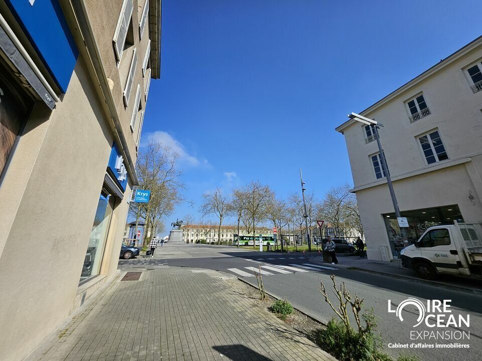 CELLULE COMMERCIALE NEUVE À LA ROCHE-SUR-YON – PLACE NAPOLÉON