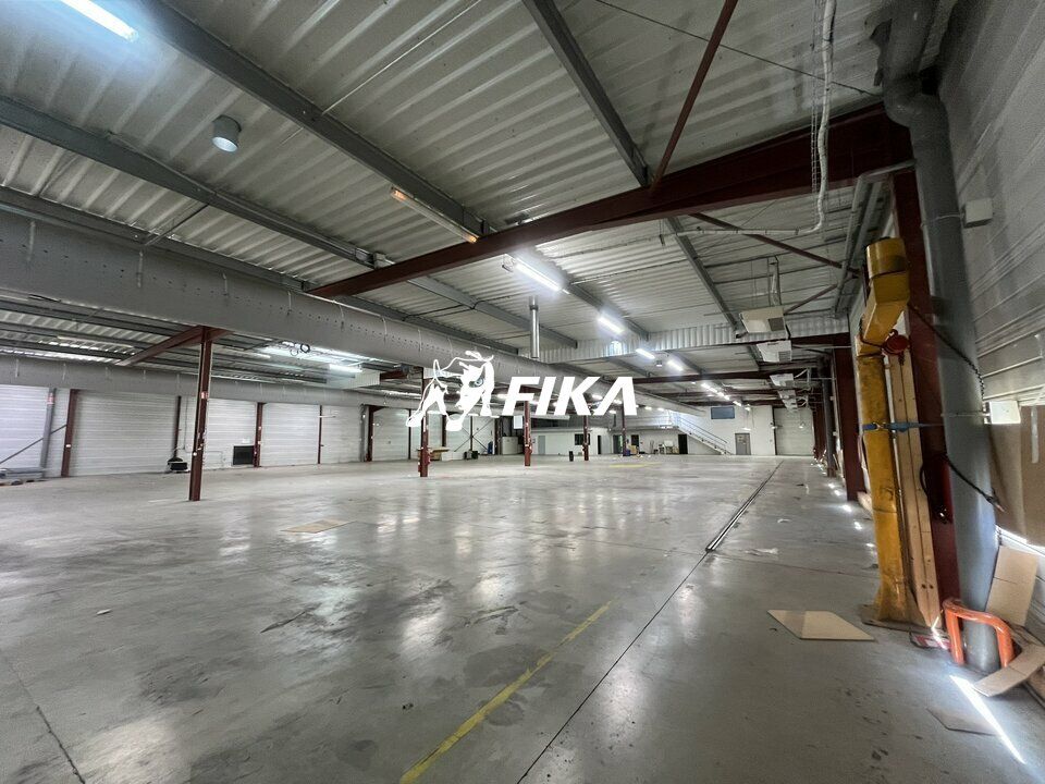 Saint Emilion à louer/ à vendre local d'activité 3200 m²