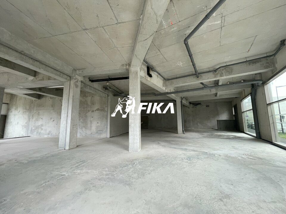 Vente local commercial 703.8 m² divisibles à partir de 120 m²