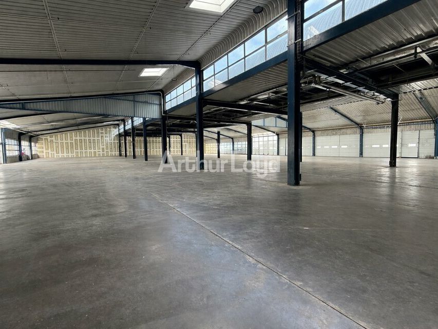 Location local d''activites 1968 m² non divisibles