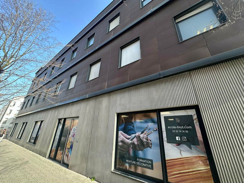 Local professionnel d'environ 256 m2 - REIMS CLAIRMARAIS