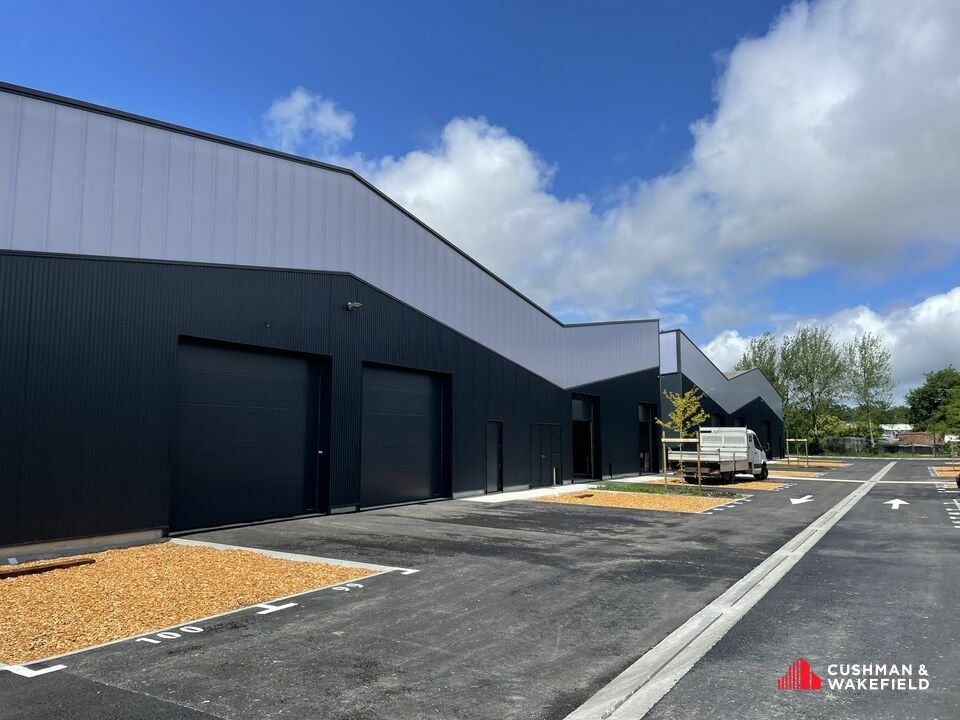 Location local d''activites 160 m² non divisibles