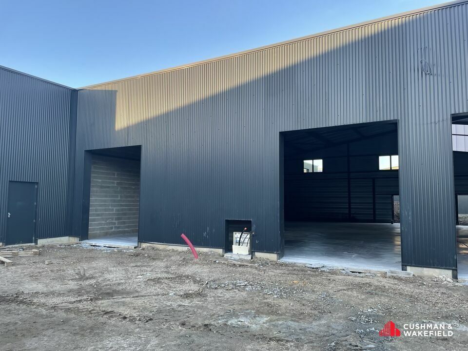 MERIGNAC - CELLULE DE 160 M² AVEC 35 M² DE BUREAUX EN MEZZANINE