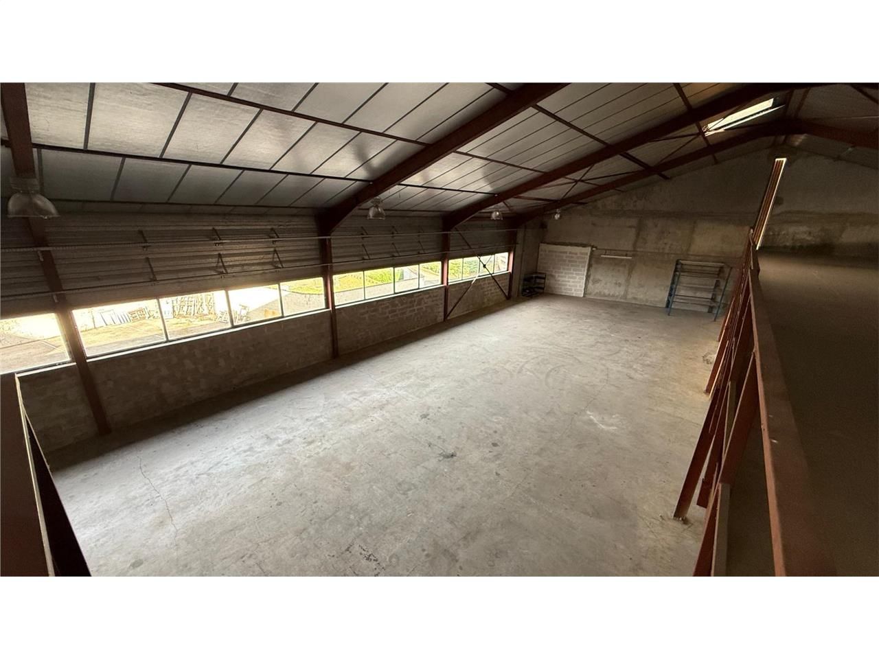 Location entrepots 2100 m² non divisibles