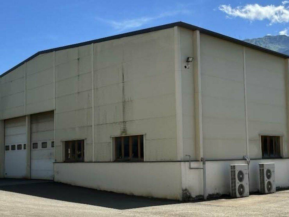 Location local d''activites 1231 m² non divisibles