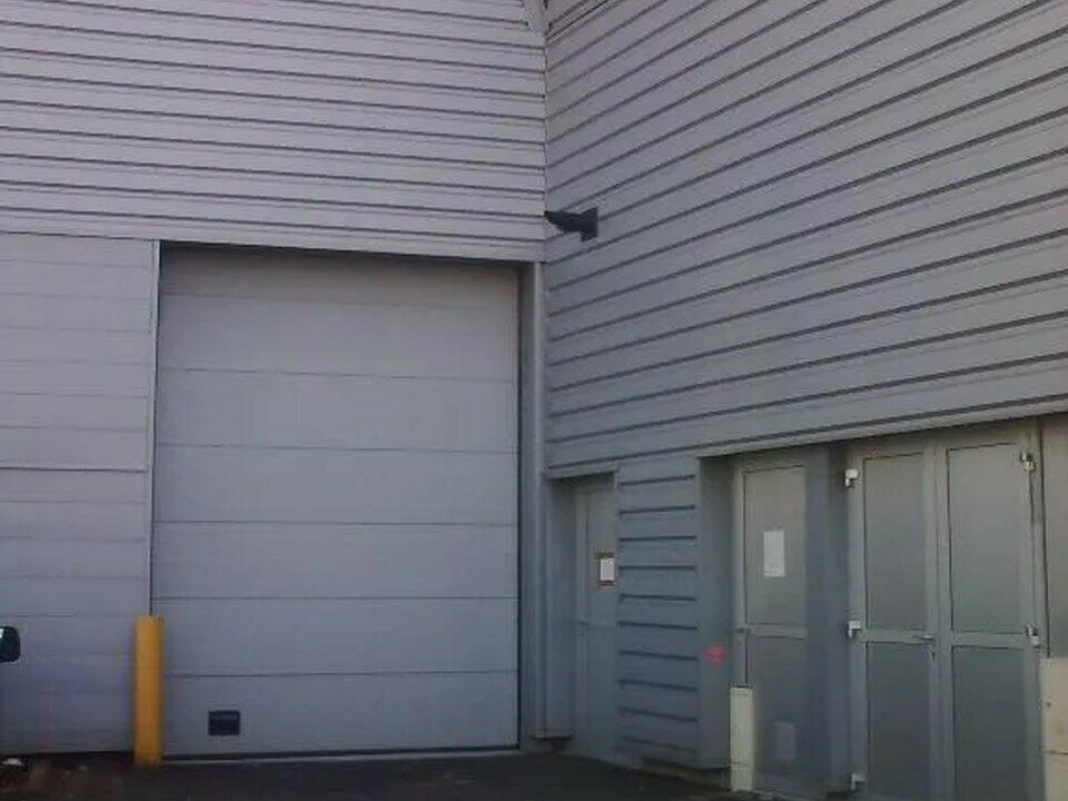 Location local d''activites 305 m² non divisibles