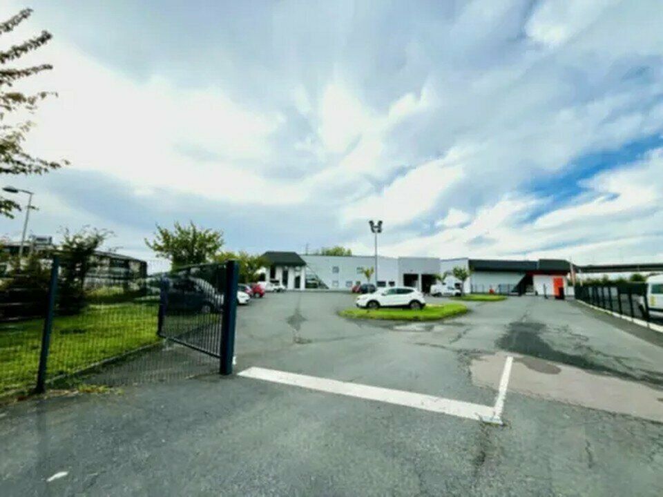 Location local d''activites 450 m² non divisibles