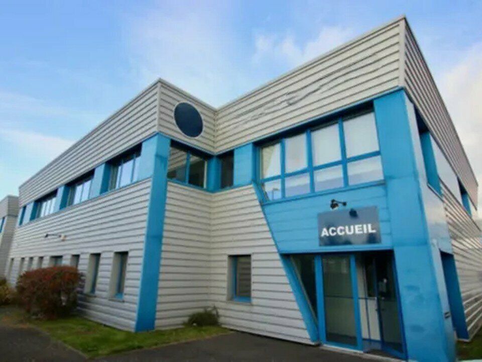 Location local d''activites 240 m² non divisibles