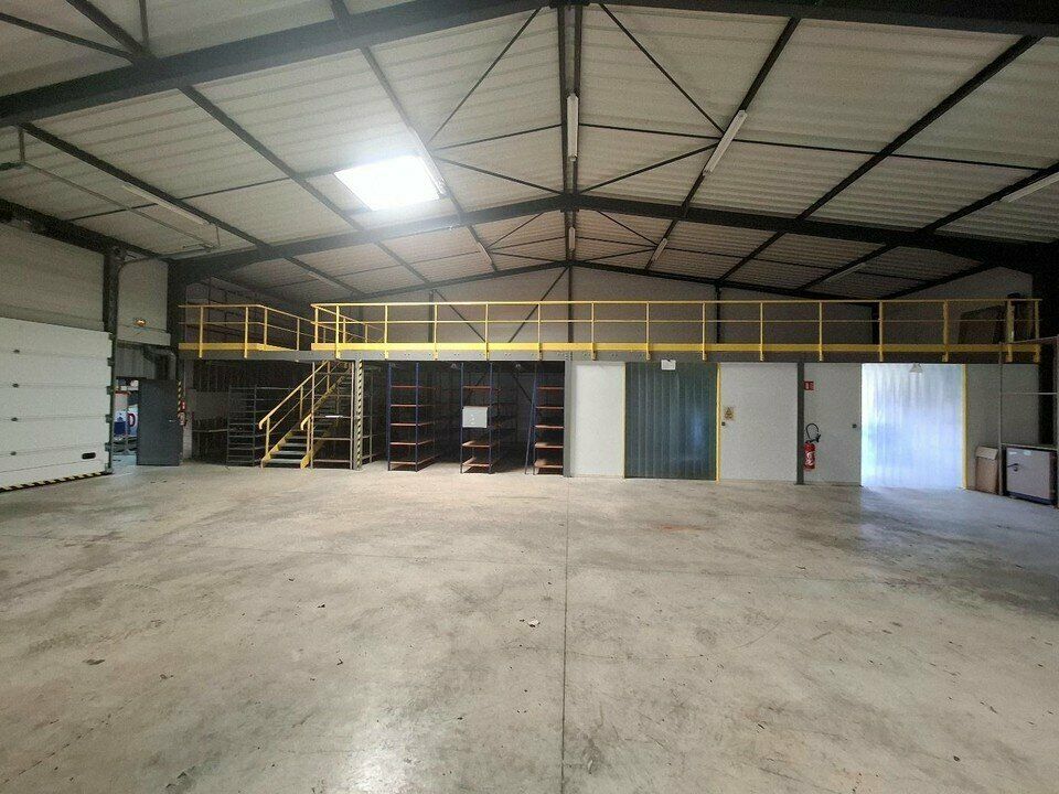 Local d'activités 1 190 m² à louer ou à vendre à Champigny sous Varennes (52)