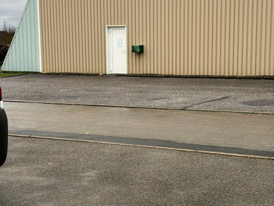 Location local d''activites 500 m² non divisibles