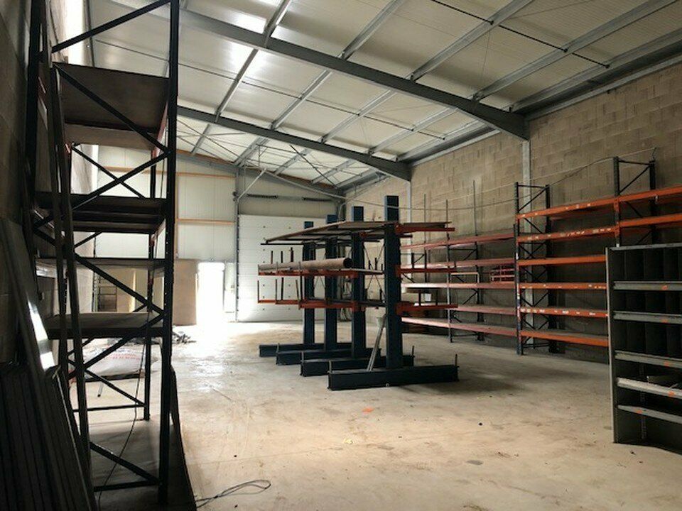 Location local d''activites 250 m² non divisibles