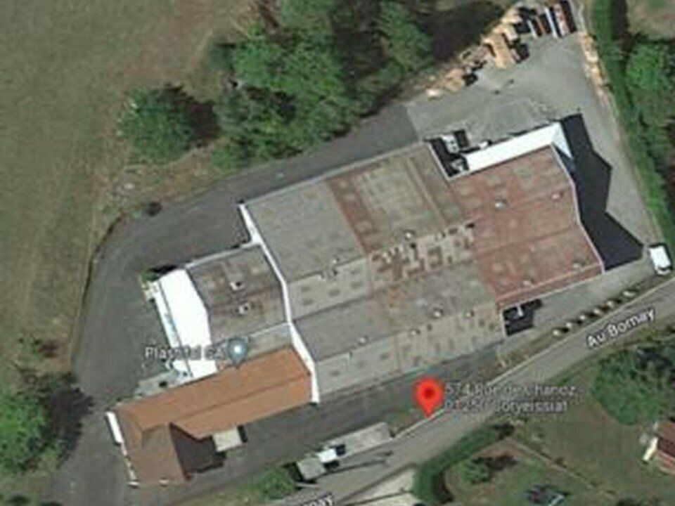Location local d''activites 2670 m² non divisibles