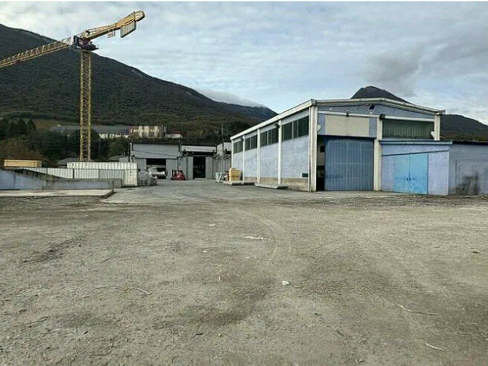Location local d''activites 580 m² non divisibles