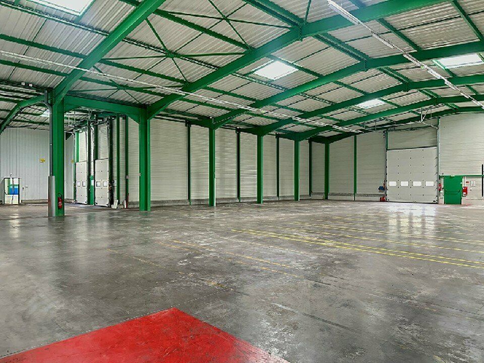 Local d'activités à louer ou à vendre de 9500 m² à Oyonnax (01)