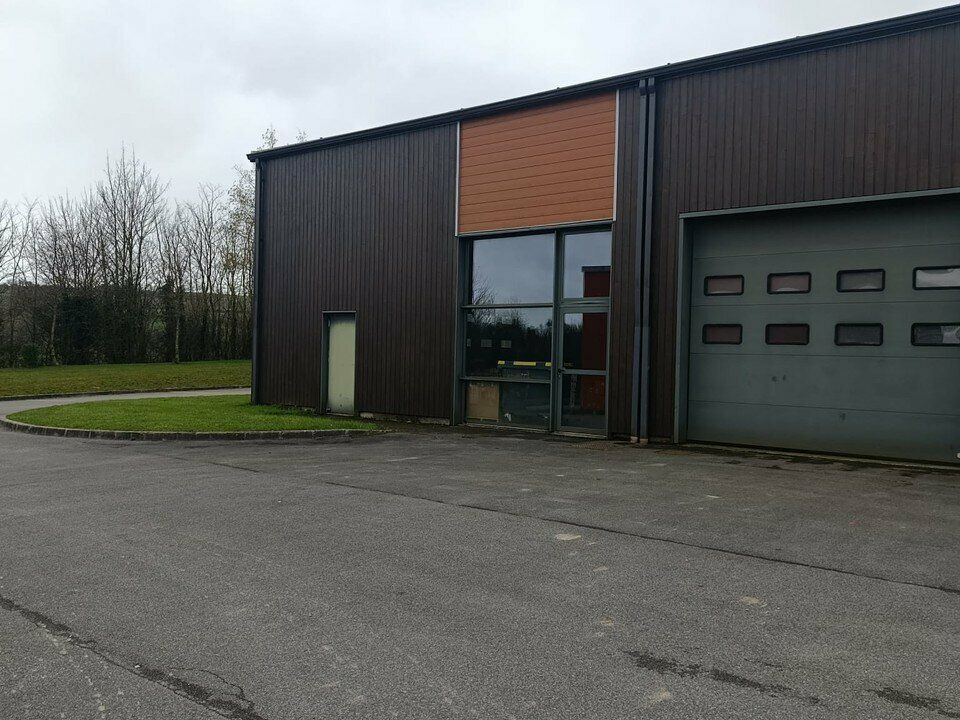 Location local d''activites 100 m² non divisibles