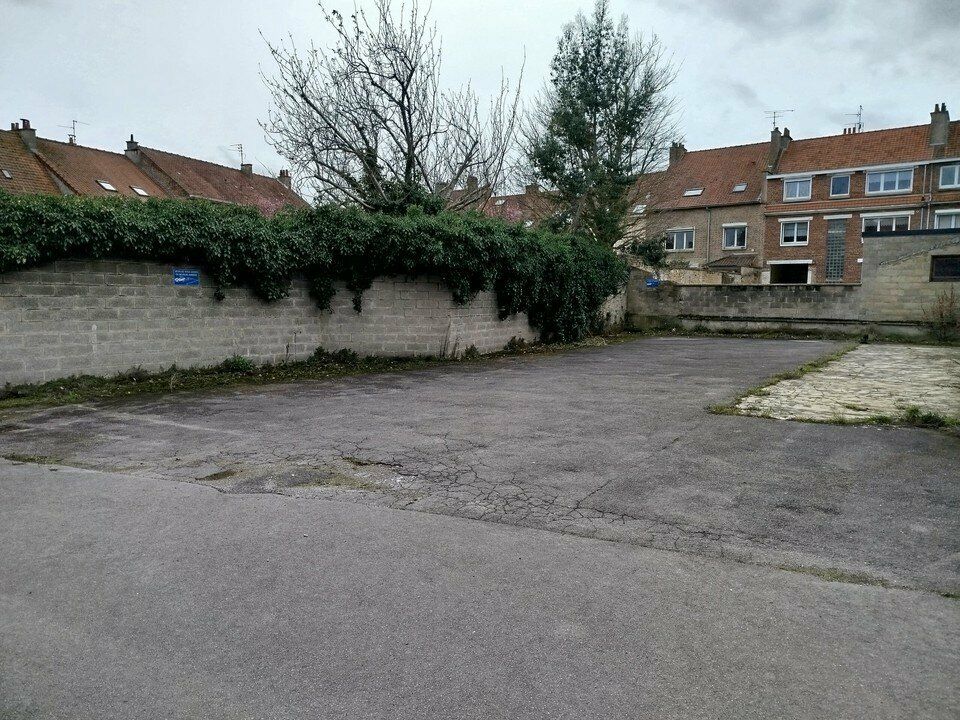 Local d'activité 1300 m² à Saint-Omer (62)