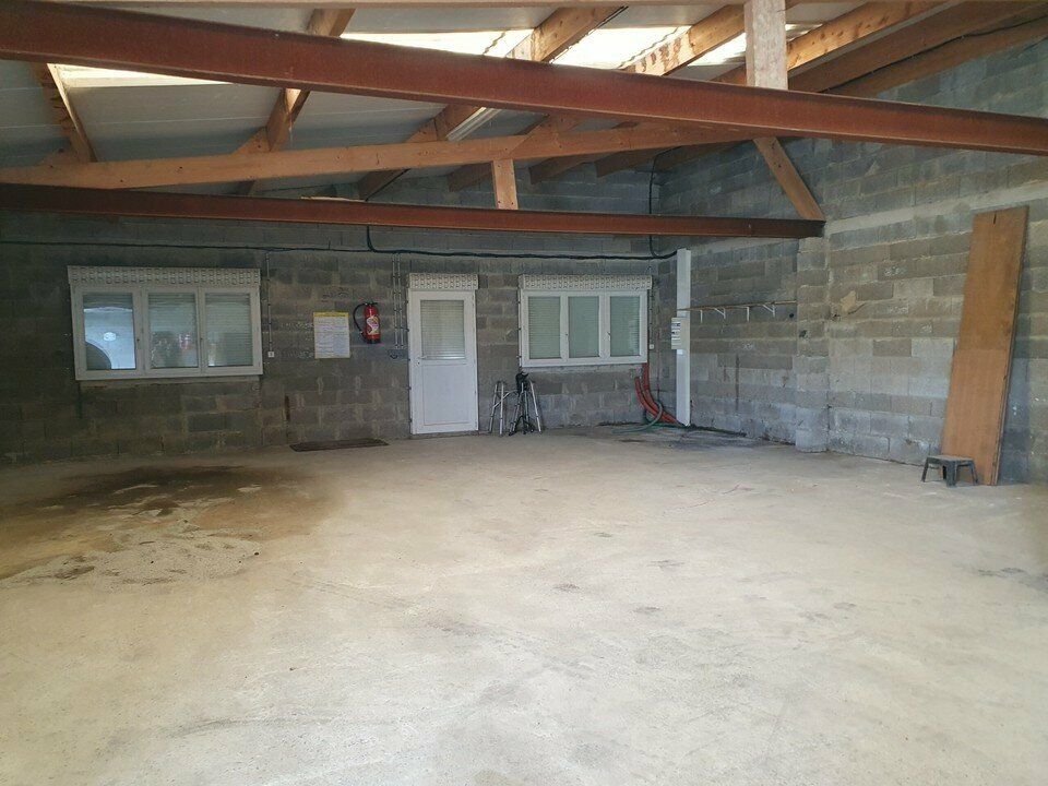 Vente local d''activites 300 m² non divisibles