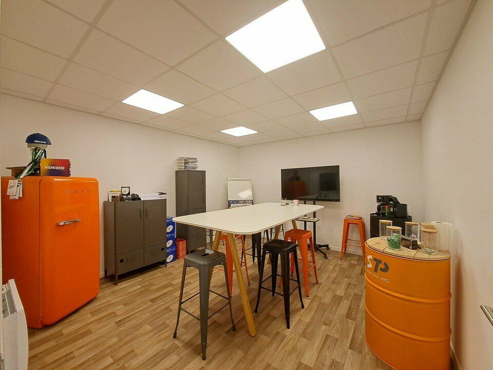 Location local d''activites 240 m² non divisibles
