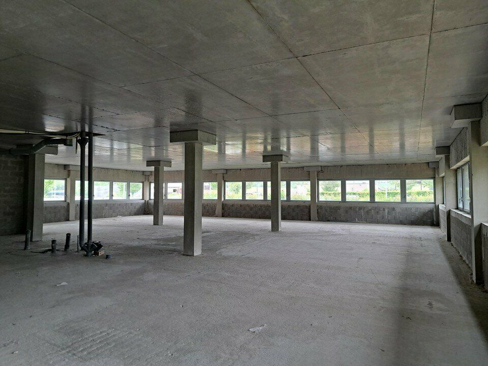 Bureaux 342 m² à vendre ou à louer à Longuenesse (62)