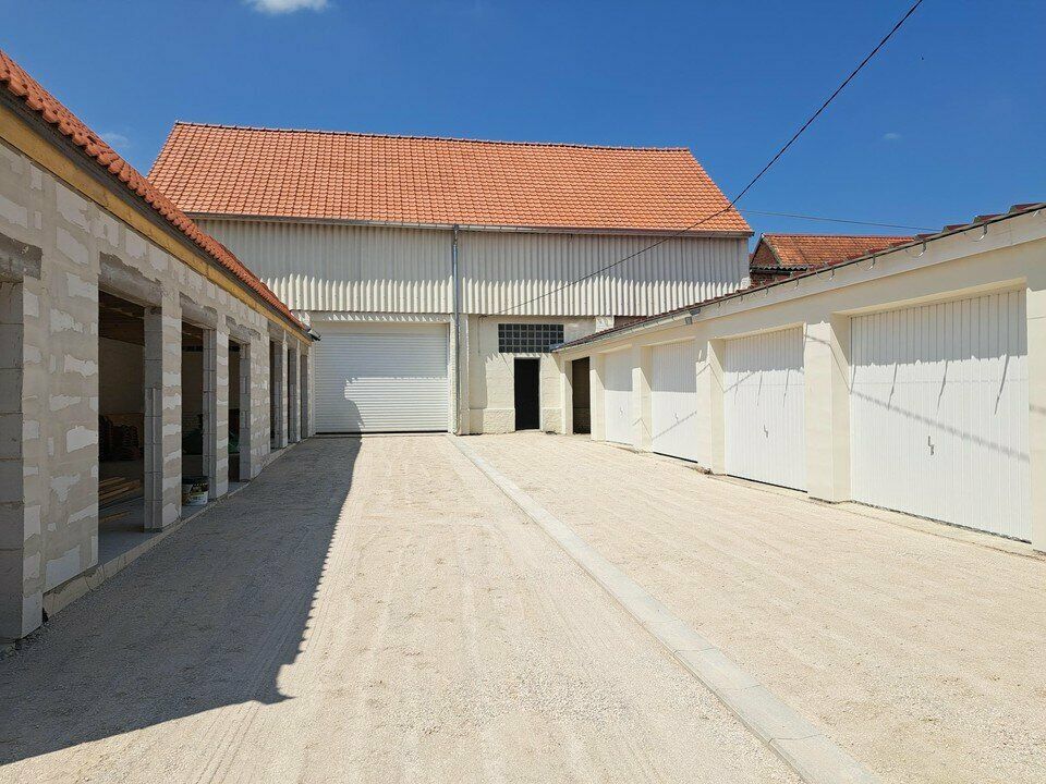 Entrepôt 120 m² à louer à Saint-Omer (62).