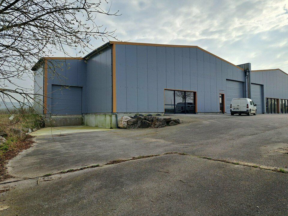 Location local d''activites 500 m² non divisibles