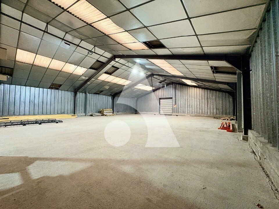 Local d'activité 288 m² à louer à Longuenesse (62)