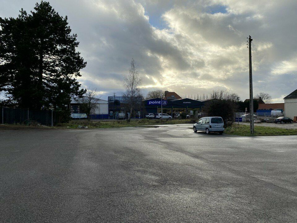 Location local d''activites 1189 m² divisibles à partir de 336 m²