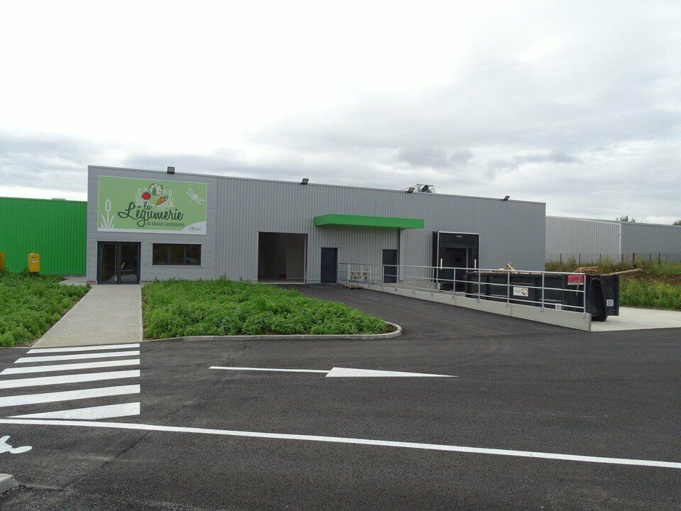 Location local d''activites 1145 m² non divisibles