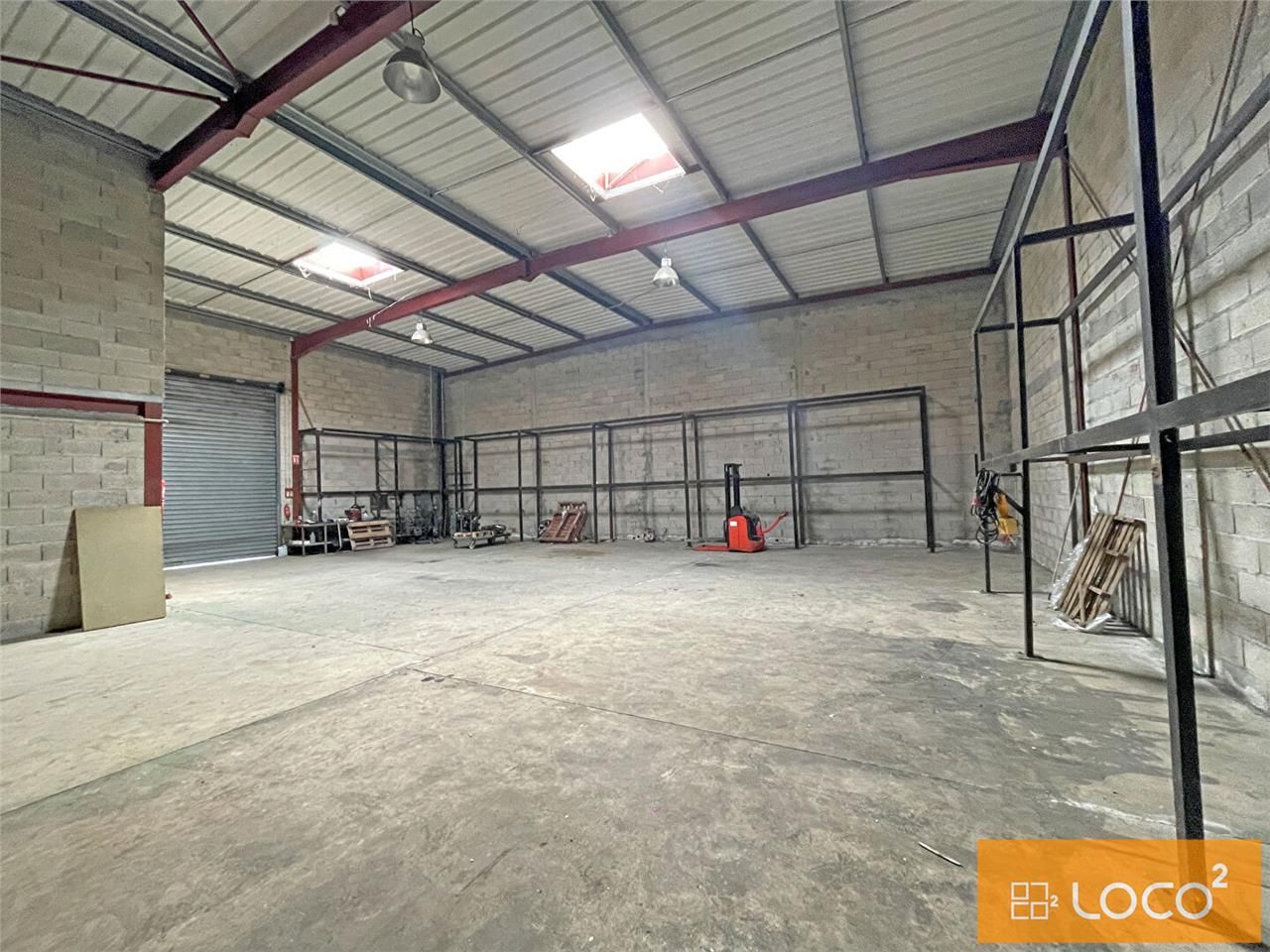 Location local 420.00 m² à FLOURENS