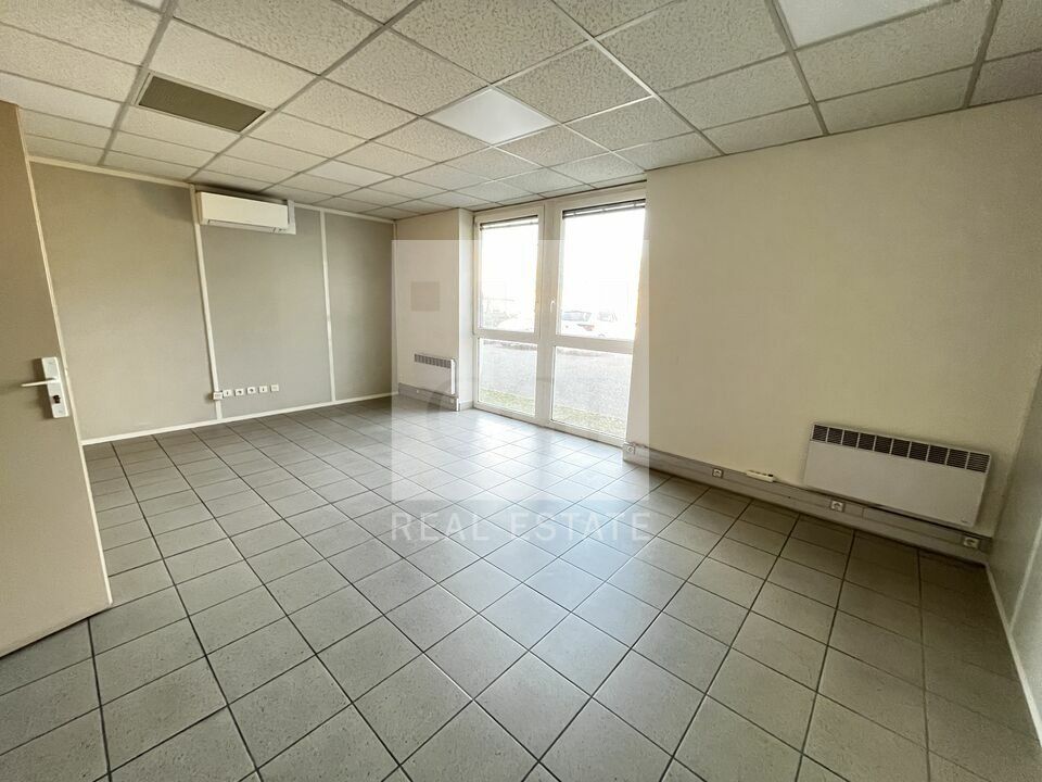 Bureaux modernes et accessibles à Bron, conçus pour accompagner le développement de votre entreprise.