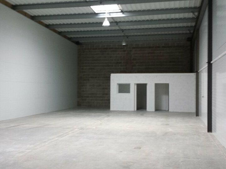 Location local d''activites 250 m² non divisibles