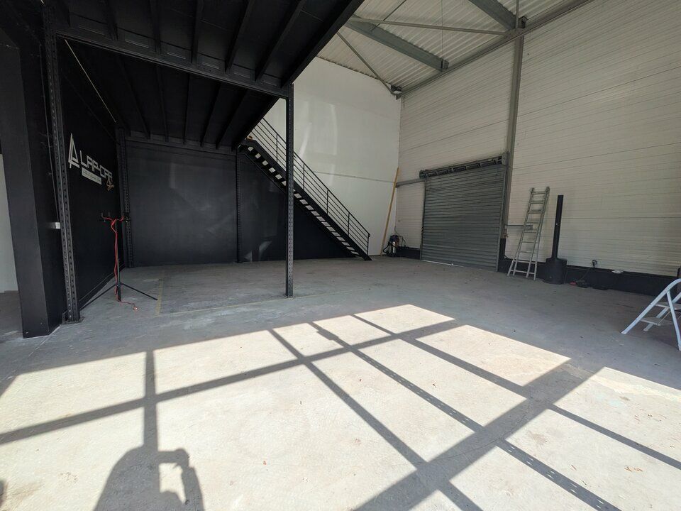 Location local d''activites 281 m² non divisibles