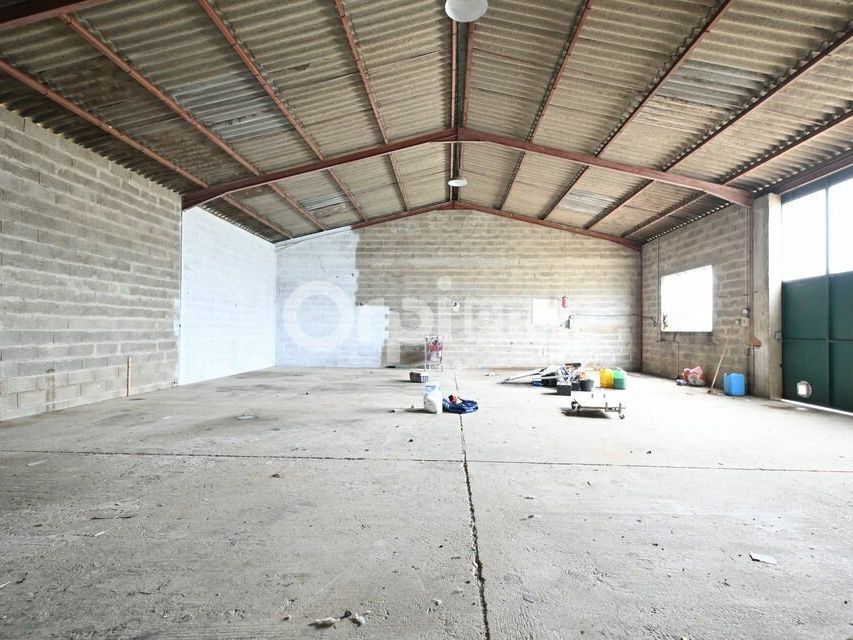 Location local d''activites 200 m² non divisibles