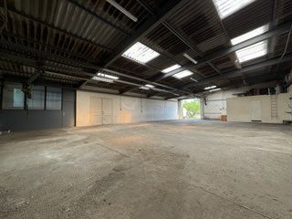 275 m² dispo à Latresne