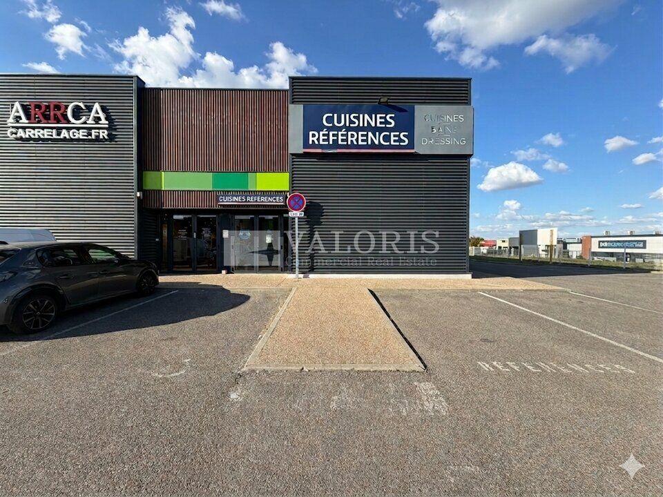 Location local commercial 381 m² non divisibles