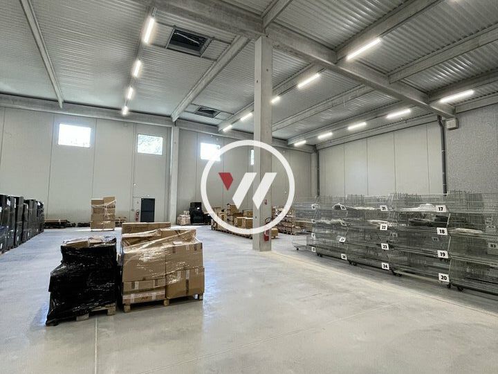 Location entrepot 1300 m² non divisibles