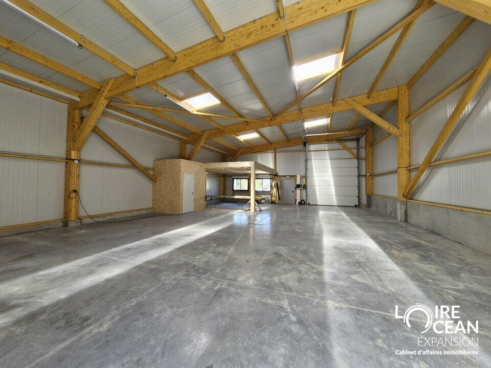 Location local d''activites 220 m² non divisibles