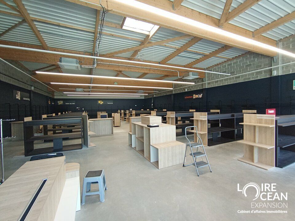 Location local commercial 560 m² non divisibles