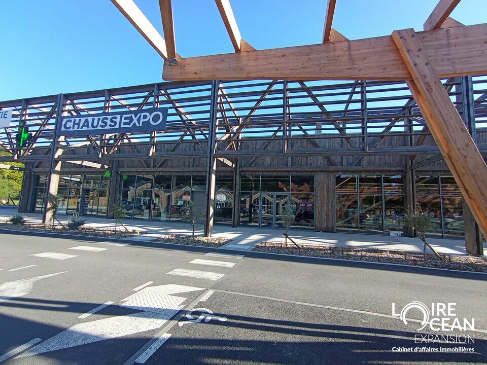 À LOUER – LOCAL COMMERCIAL 560 m² à Verrières-en-Anjou