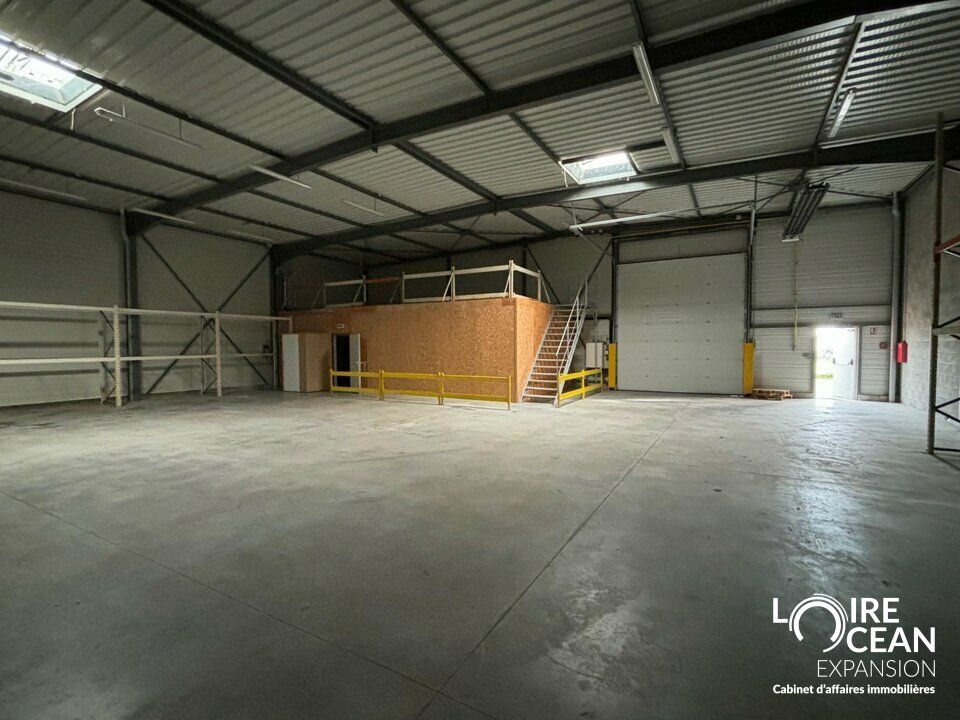 Location local d''activites 355 m² non divisibles