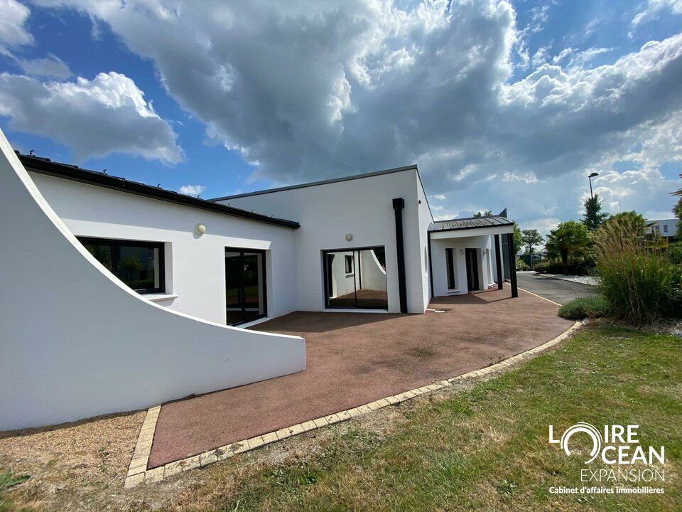 À vendre – Bâtiment d'activité R+1 de 908 m² sur 4 000 m² de terrain – Sud Loire (Nantes)