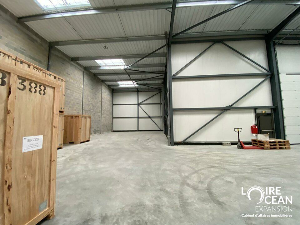 À louer – Bâtiment indépendant de 500 m² avec stockage et bureaux