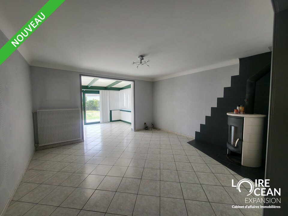 BUREAUX/LOCAUX PROFESSIONNELS AXE TRES PASSANT ST HILAIRE DE CHALEONS :