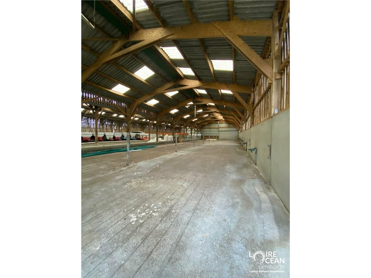 Vente local d''activites 3600 m² non divisibles