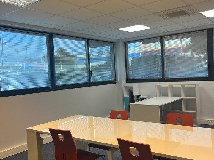 Vente bureaux 65 m² non divisibles