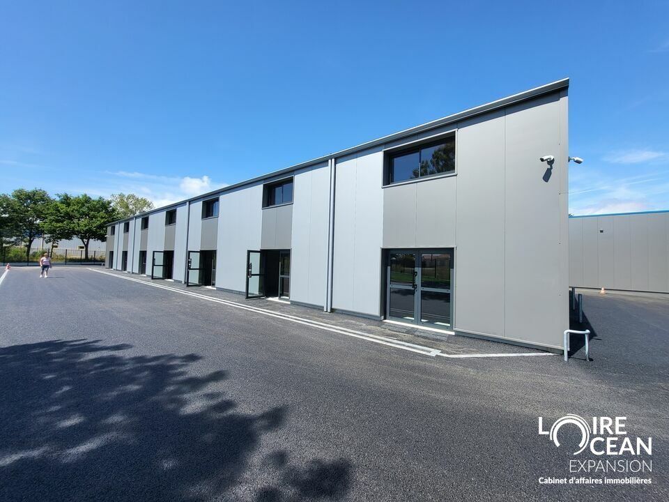 Location local d''activites 100 m² non divisibles