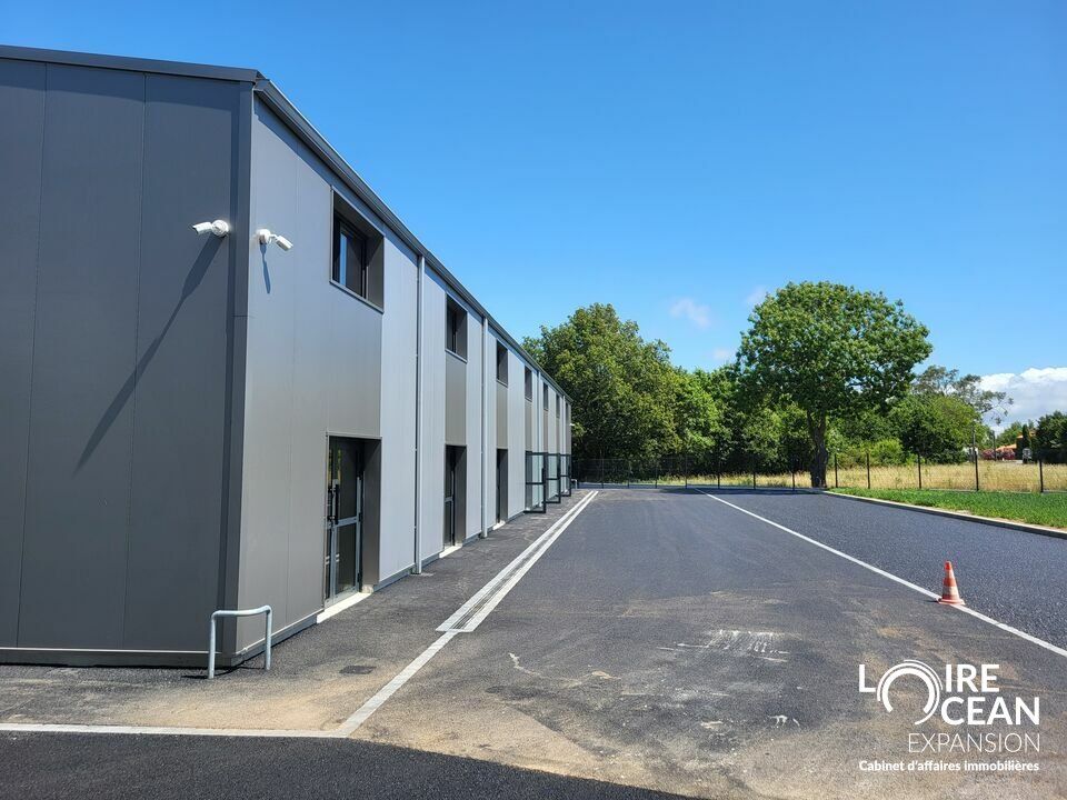 Location local d''activites 200 m² non divisibles