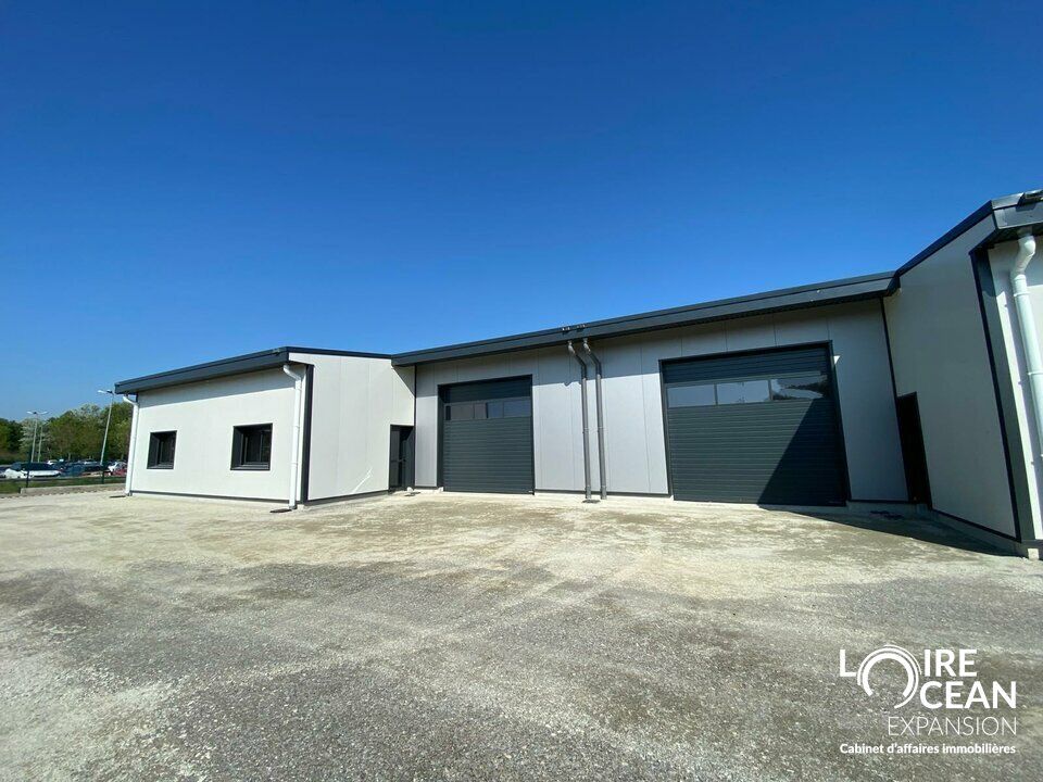 Location local d''activites 1145 m² non divisibles