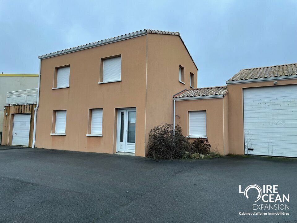 Location local d''activites 200 m² non divisibles