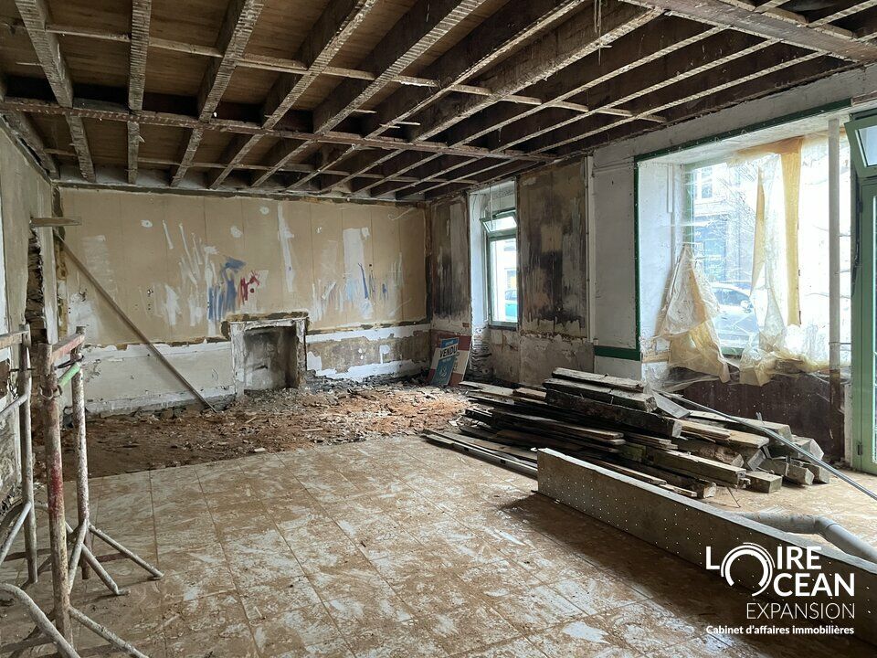 Local professionnel ou commercial en plein centre de Candé